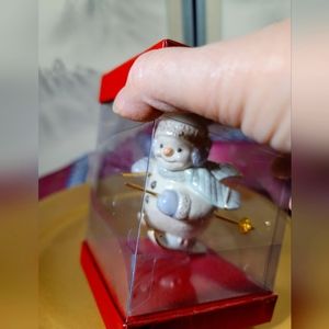 *VTG*.  NIB.  Lenox Porcelain Snowman skiing.  (508)